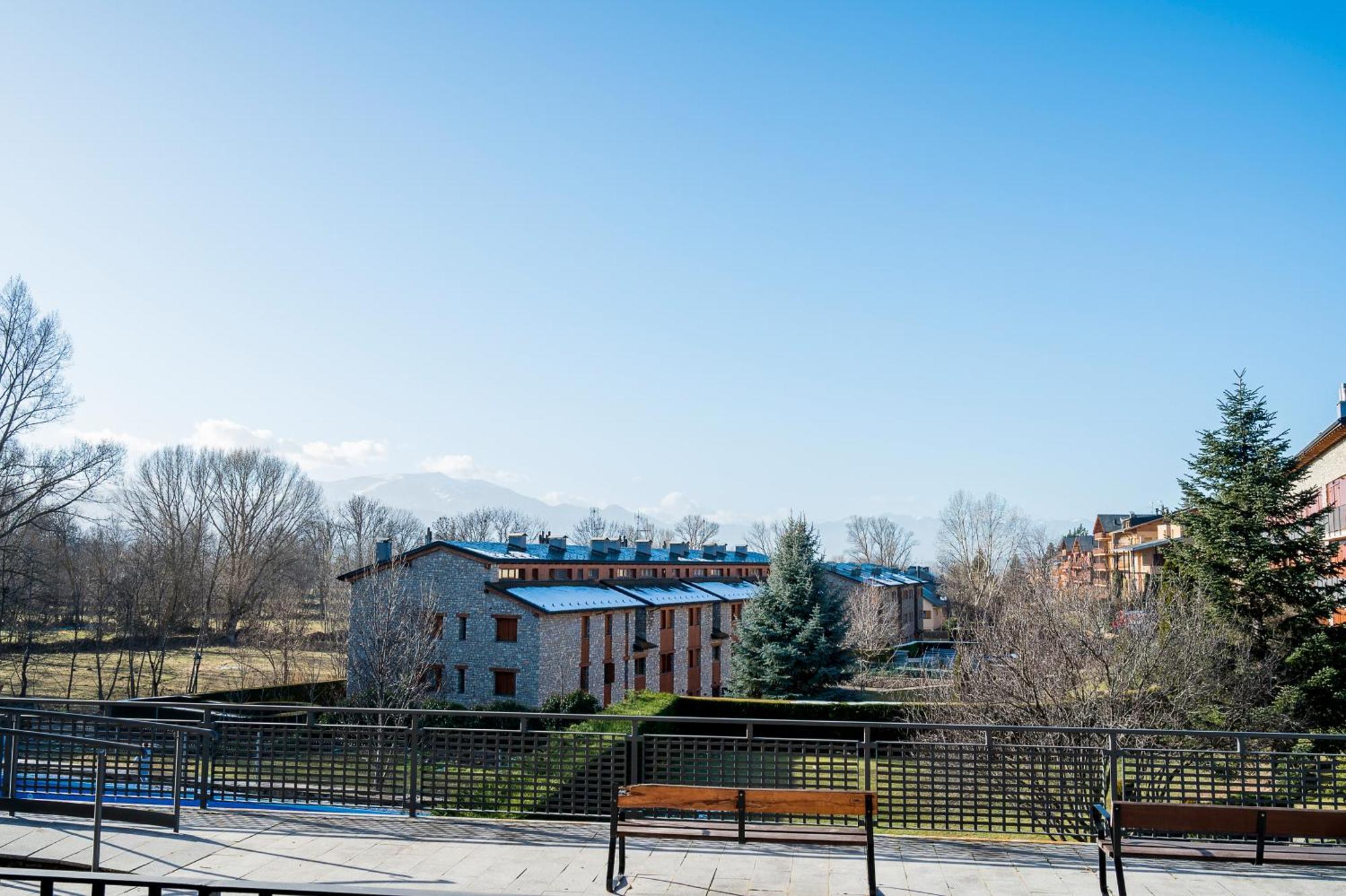 Hotel Llivia Exterior foto
